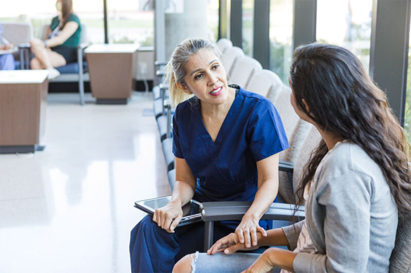 Female doctor discussing how our alcohol and drug detox in Phoenix works